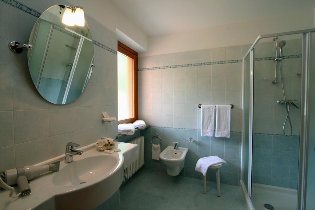 Hotel Dama Bianca Valtournenche Cameră foto